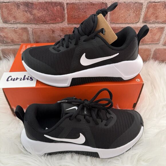 Nike Women’s MC Trainer 3 Workout Running Shoes Black/White Size 5.5 New - Picture 1 of 9